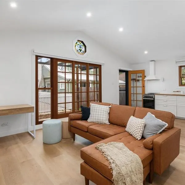 Jony's Cottage - Private, peaceful, close to town!, hotel in Bowral