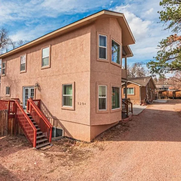 Huge Cozy Home with Many Bedrooms in Ivywild, hotel v destinaci Colorado Springs