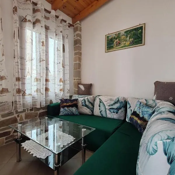 Traditional house in the centre of Kymi, hotel v destinaci Kími