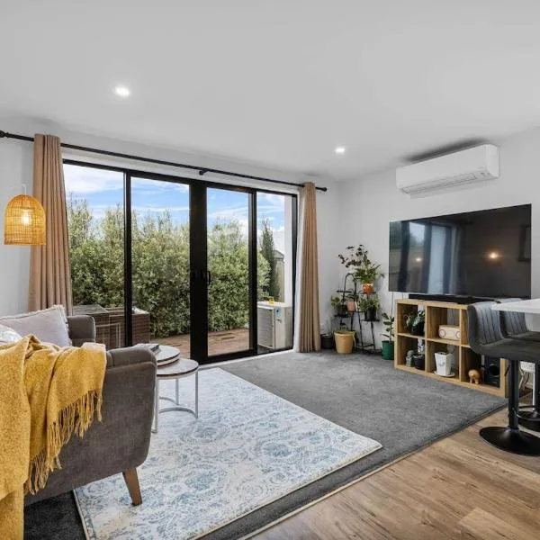 Charming 2-Bedroom Townhouse, hotel in Christchurch
