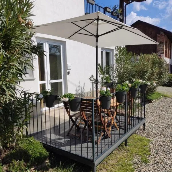 Casa Vacanza Mattirolo - Castagneto Po، فندق في Castagneto Po