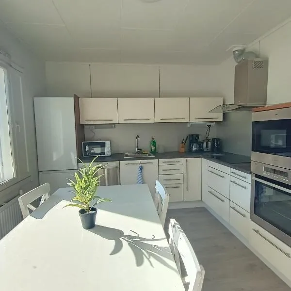 Koivukuja 2, 68500 Kruunupyy, hôtel à Kokkola