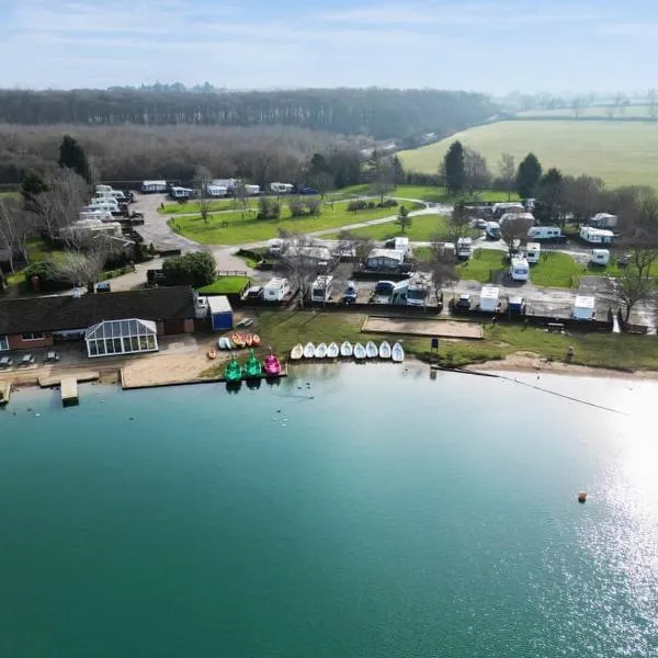 Bosworth Lakeside Lodges, hotel di Carlton