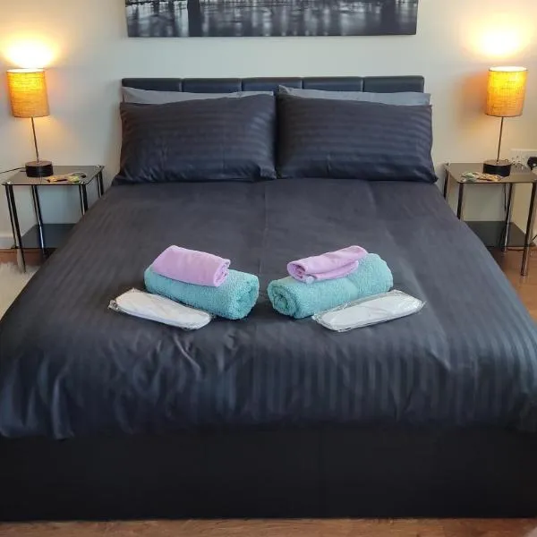 Modern Studio Flat in Wigan, hotel in Wigan