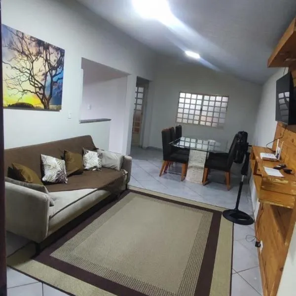 CASA ACONCHEGANTE e ESPAÇOSA, hotel in Ourinhos