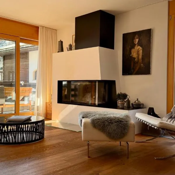 Stylish home with Matterhorn view in the center, hotel in Zermatt