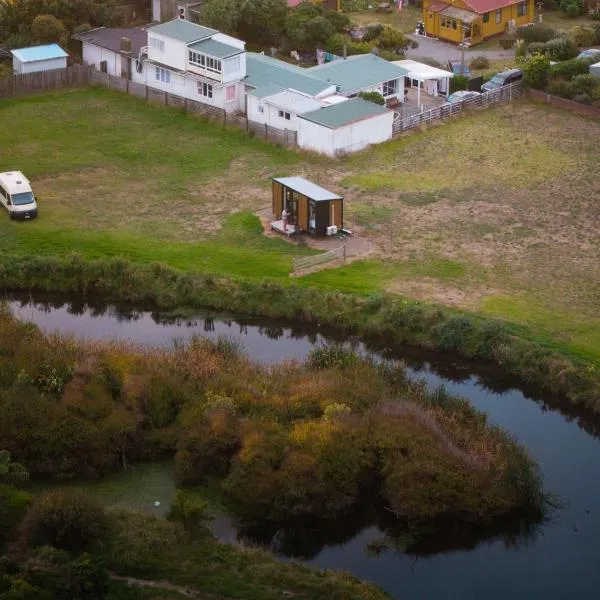 Rangiuru Stream by Tiny Away, hotel v destinaci Otaki Beach