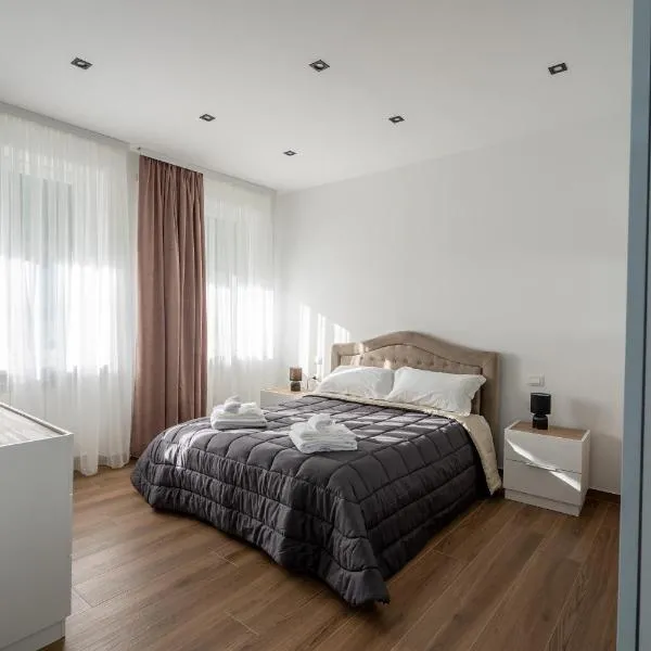 Home One Room Verona Fiera with private bathroom, hotel i Verona