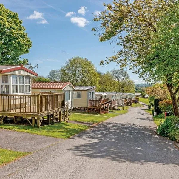 Noble Court Holiday Park, hotel in Narberth