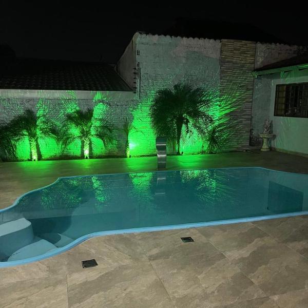 Residência com piscina e ótima localizão