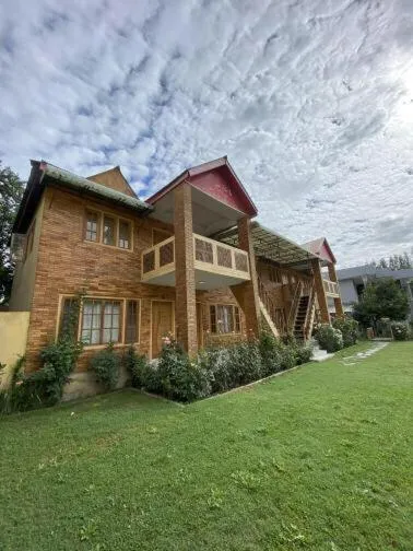 Summit Hotel Skardu, hotelli Skārdussa