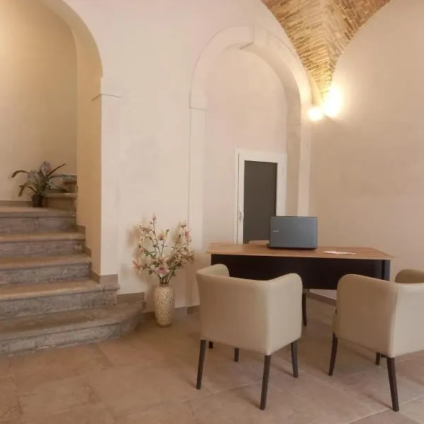 Palazzo Schirù, hotel Troiában