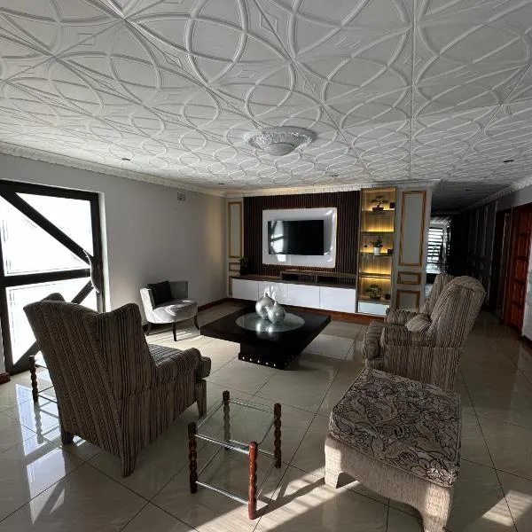 Luxurious 4 bedroom Family Home, hotel in Cape Town