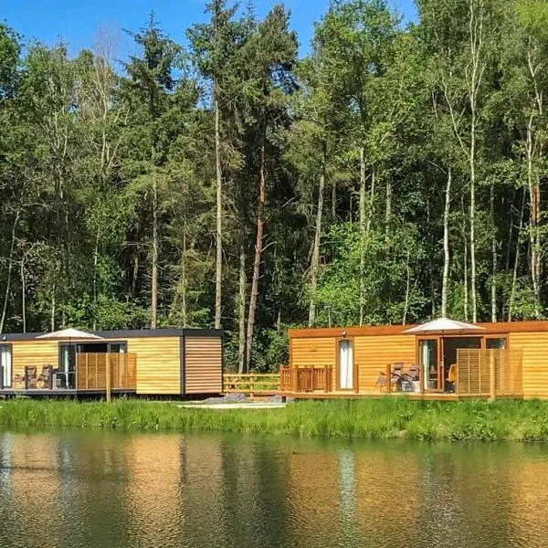 Woodland Lakes Boutique Lodges, hotel in Aughton