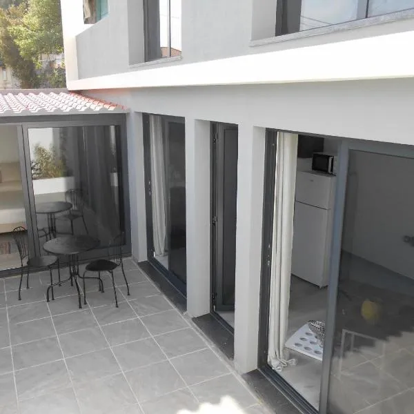 Holiday Apartments Funchal - Bouganvilla, hotel in Funchal