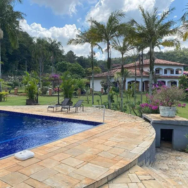 Espaço Eslovaquia - Casarão com Piscina, Paz e Conexão com a Natureza, hotel in Atibaia