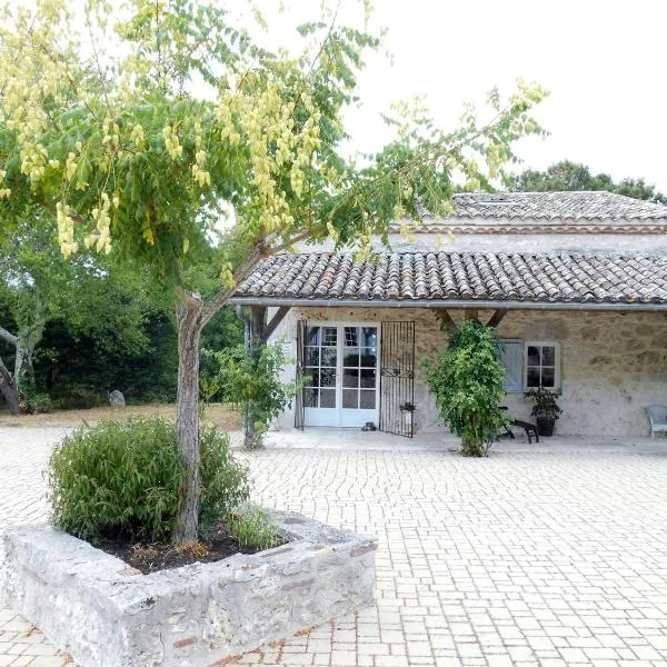 Le Colombier, hotel in Saint-Étienne-de-Fougères