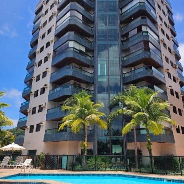 Apartamento com piscina na Enseada