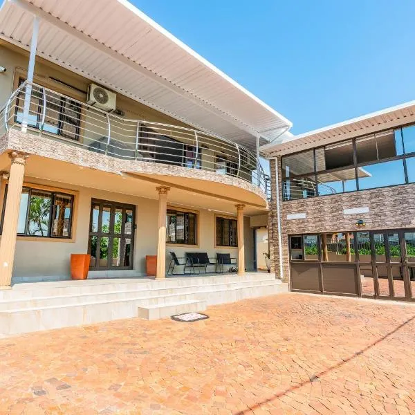 18 OnThorn-Four Bedroom House - Grid Tied 10kva Solar System, hotel in Durban