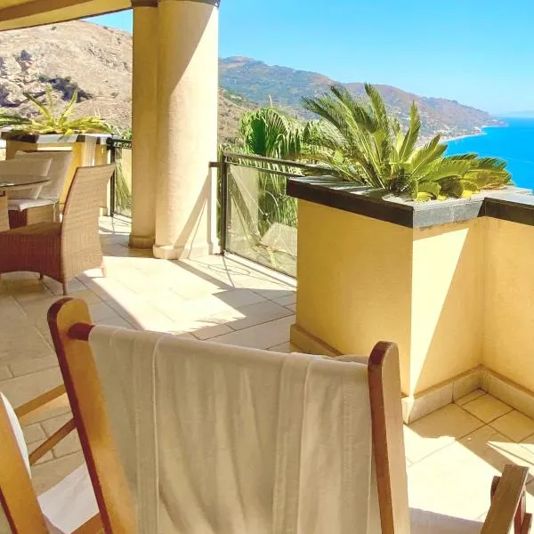 PANORAMIC RESIDENCE TAORMINA SeaView Apartment Pool, hotel v Taormine