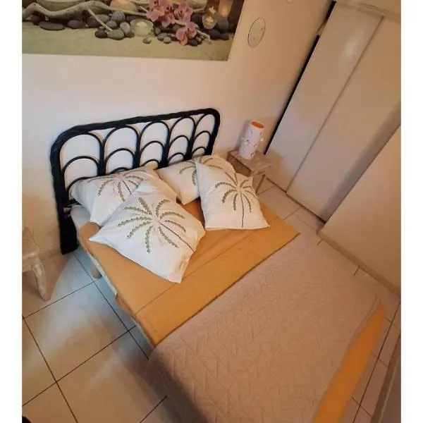 Chbre pitchounette domie, hotel v destinaci Vias