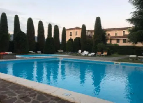 white house, hotel v destinaci Brescia