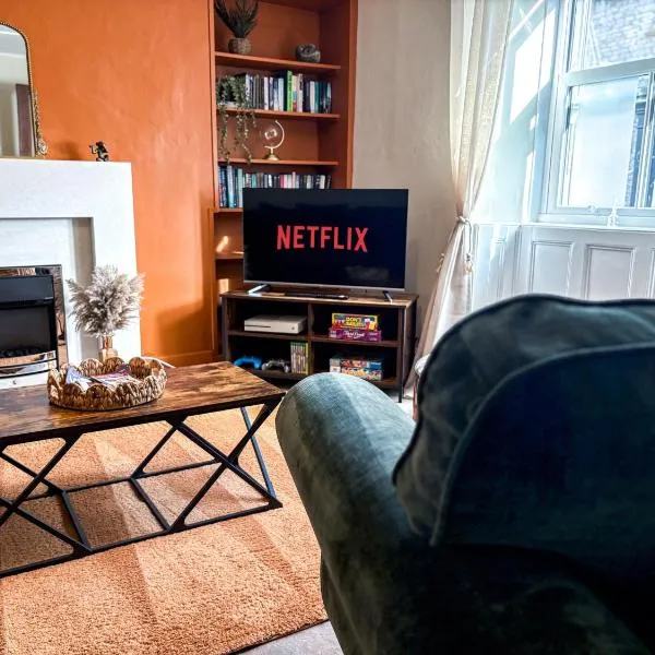 Bourne Cottage - Stylish 3-Bedroom Retreat, ideal for 7 Guests, Pet-Friendly, Xbox Series S & Games, hotel v destinaci Castleton