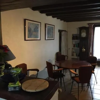 maison chaleureuse, hotel in Épiais