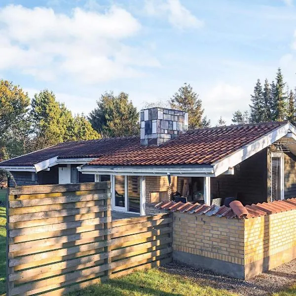 4 star holiday home in Hals – hotel w mieście Hals