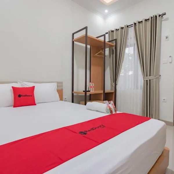 타식말라야에 위치한 호텔 RedDoorz Syariah @ Boemi Guesthouse Tasikmalaya