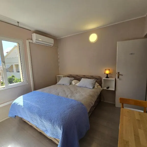 Bed and Breakfast BLUE in BLUE, Room GREEN +, hotel v destinaci Komiža