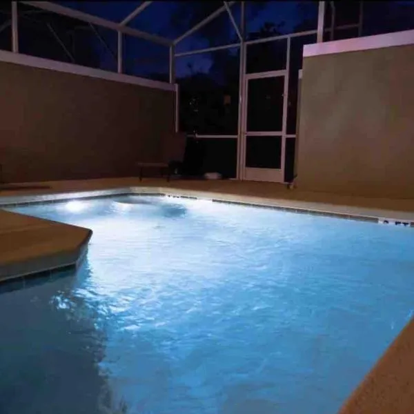 Modern Villa, Private Pool, Near Theme Parks and Full Resort Access, Hotel in Kissimmee