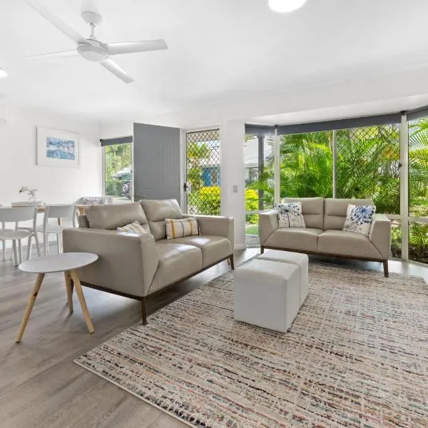 2 Bedroom Villa In Tropical Resort, hotel in Noosaville