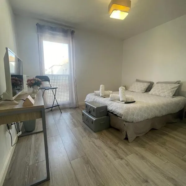 Luxury apartment near CDG & Parc Asterix, hotel in Vémars
