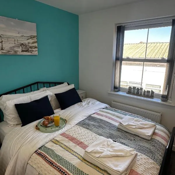 Sunny 2-Bedroom Coastal Stay with Free Parking, hotel in Great Yarmouth