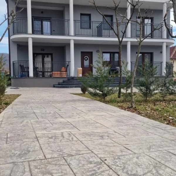 Casa Joe, hotel u gradu Ramniku Valča