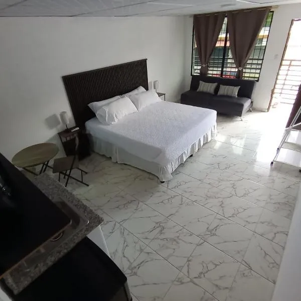 Luxury Hostel Teresita, hotel in San Salvador