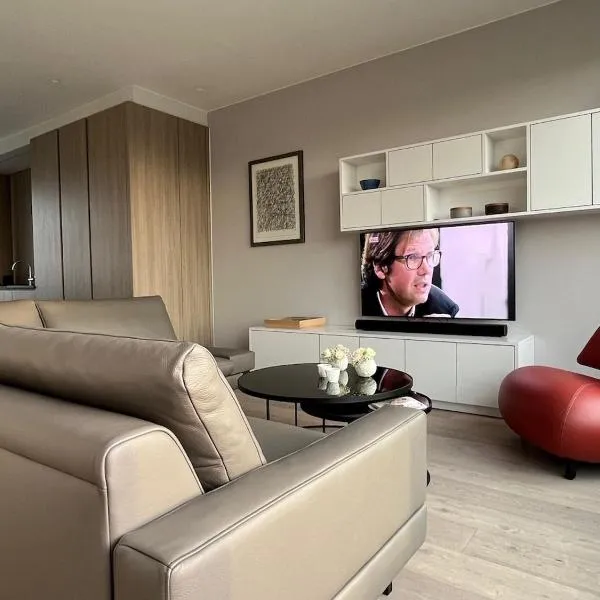 Apartment with beautiful view, private parking and two large terraces, hotell sihtkohas Oostende