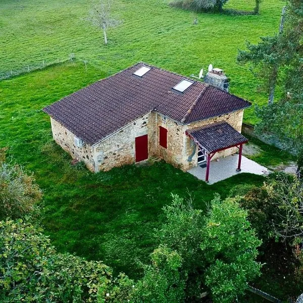 Gîte de Raynal, hotel v destinaci Les Junies