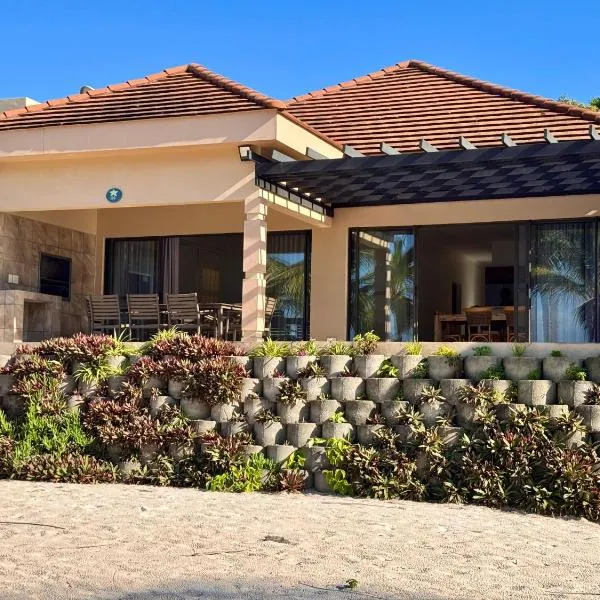 Luxurious Beachfront house-Villa 44, hotel v destinaci Gueima