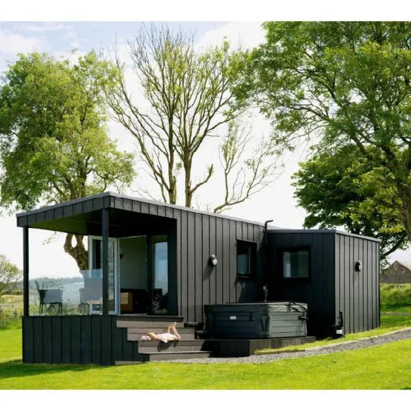 Luxury 2 Bedroom Glamping Pod with Hot Tub at Aganmore Farm Glamping - Pod 2, hotel v destinaci Ballycastle