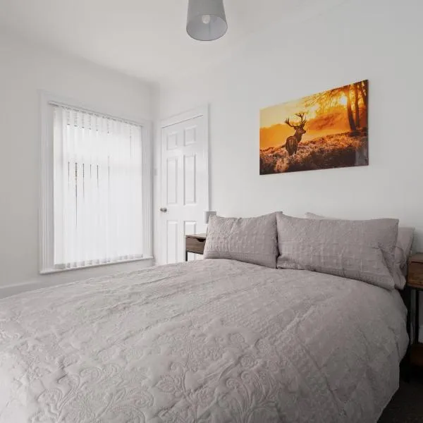 3-Bed Retreat with Free Parking and Long Stay Deals, hotel en Cleethorpes