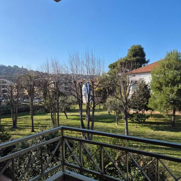 Via Nievo, hotel in Giulianova