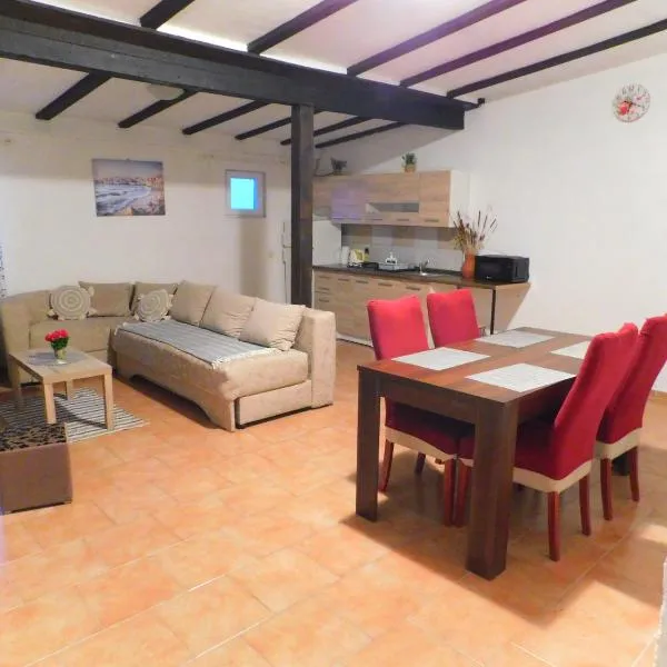 Apartman Slavica, hotel di Gornji Karin