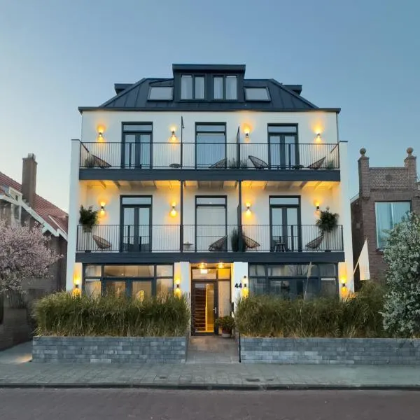 Boutique Hotel At Sea, hotel v destinaci Zandvoort