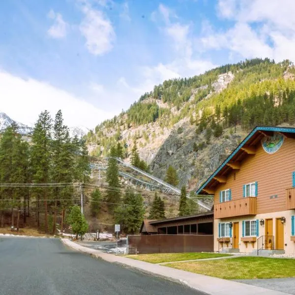 Luxe Bavarian Retreat - in Town with Hot Tub, hotel in Leavenworth
