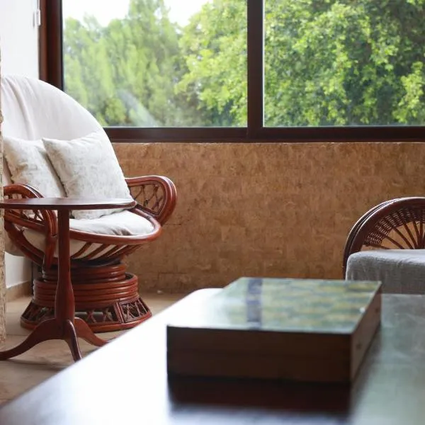 Piale Palms Makenzie Beach Front Apartment, Larnaca, hotel in Larnaka