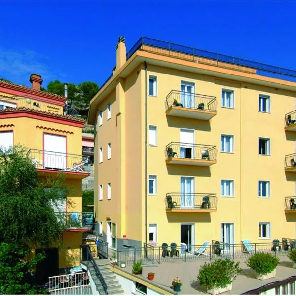 Hotel Tritone, hotel in Garlenda