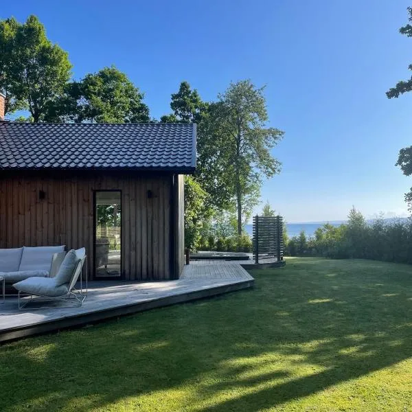 Modern house with lakeview - near town and nature, готель у місті Bankeryd