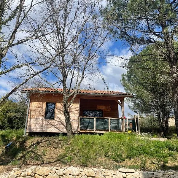 Chalet tous confort avec piscine lagon, hotel v destinaci Vallon-Pont-dʼArc